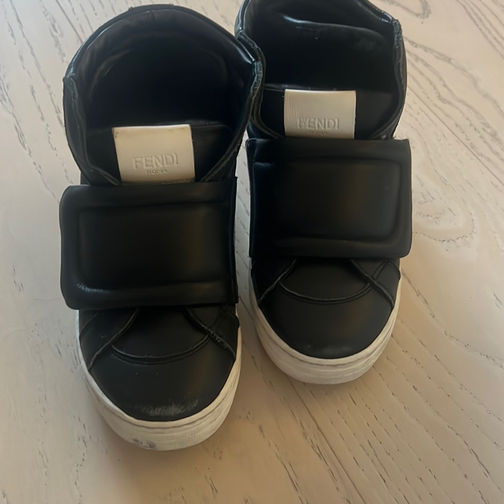 Fendi leather sherpa boots black 31 Boy